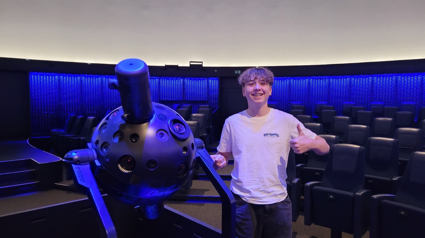 Besuch der 8ten Klassen im Planetarium des LWL Naturkundemuseums 1