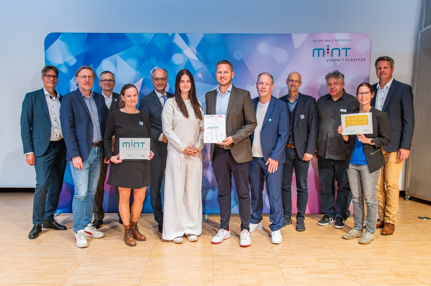 Auszeichnung als MINT freundliche und digitale Schule für das FSG 2